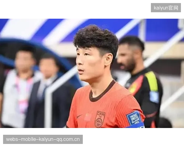 国足头条:国足重磅回归,球迷沸腾! 国足头条:国足重磅回归,球迷沸腾!